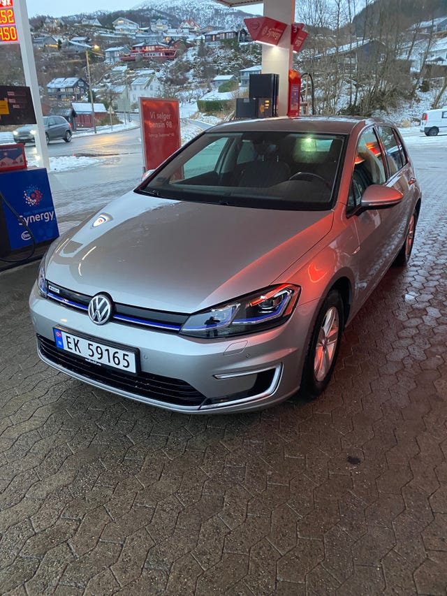 WVWZZZAUZJ8901675 2018 VOLKSWAGEN GOLF-1