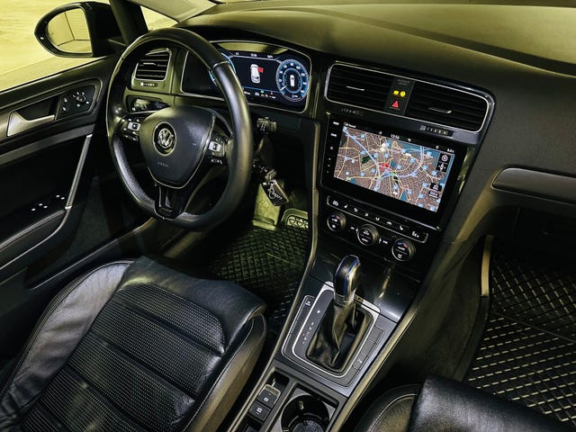 2018 VOLKSWAGEN GOLF - 18