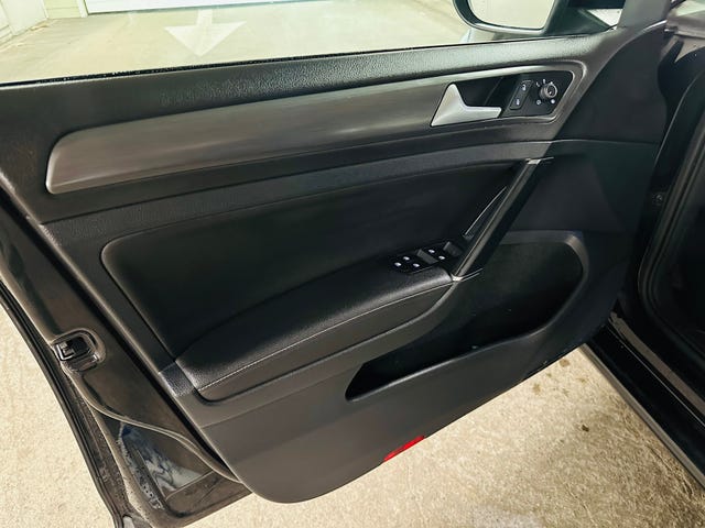 2018 VOLKSWAGEN GOLF - 31