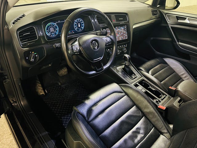 2018 VOLKSWAGEN GOLF - 16