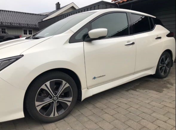 SJNFAAZE1U0036121 2018 NISSAN LEAF-1