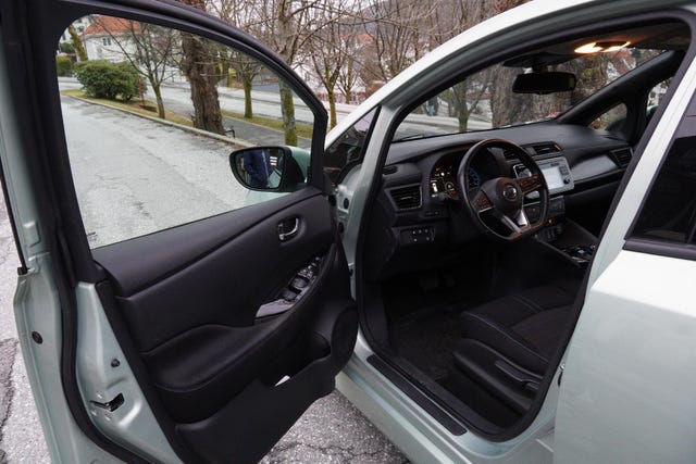 2018 NISSAN LEAF - 10