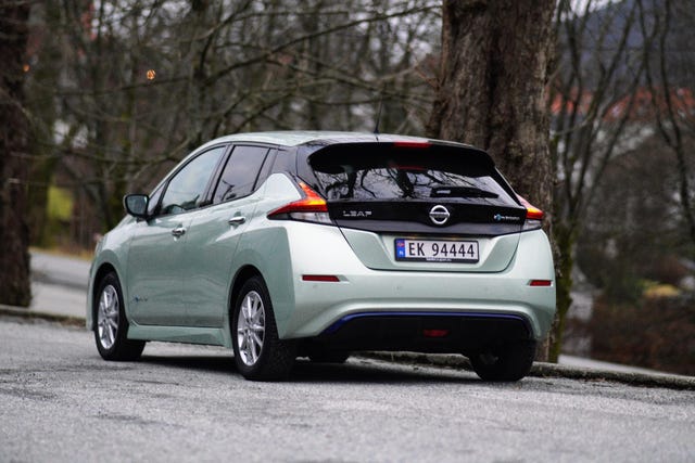 SJNFAAZE1U0017148 2018 NISSAN LEAF-1