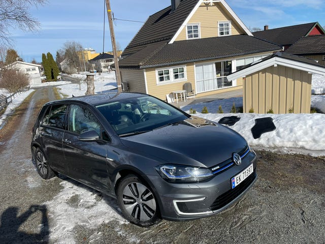 WVWZZZAUZJ8903939 2018 VOLKSWAGEN GOLF-1