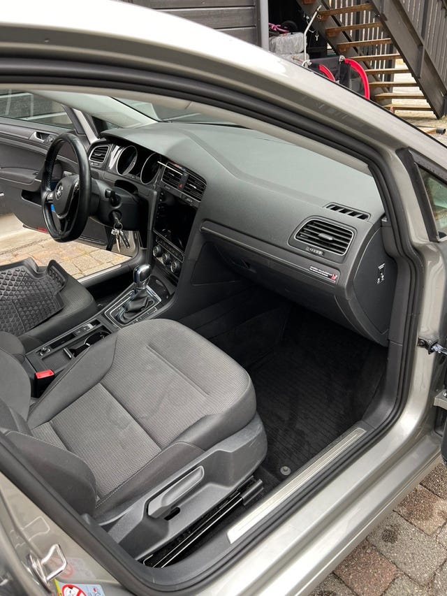2019 VOLKSWAGEN GOLF - 19
