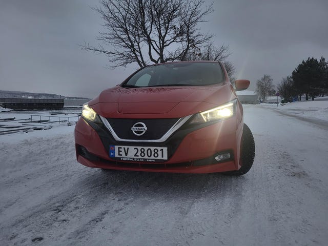 2018 NISSAN LEAF - 32
