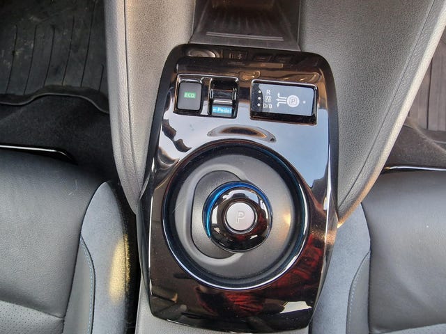 2021 NISSAN LEAF - 10