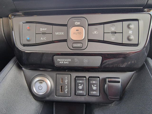 2021 NISSAN LEAF - 11