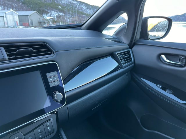 2021 NISSAN LEAF - 12