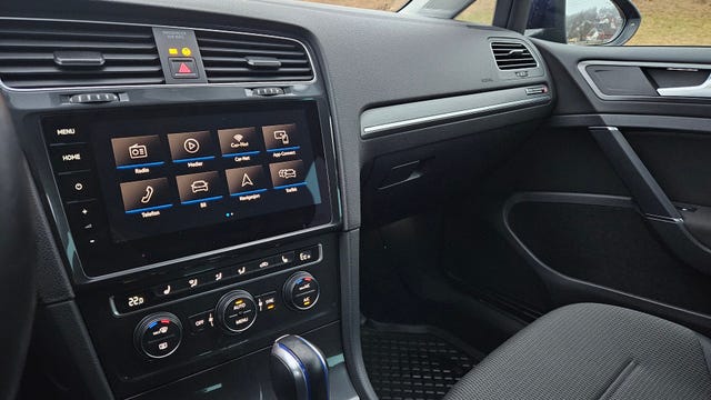 2018 VOLKSWAGEN GOLF - 9