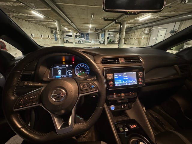 2018 NISSAN LEAF - 11