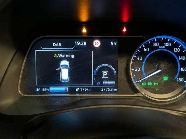 2018 NISSAN LEAF - 12
