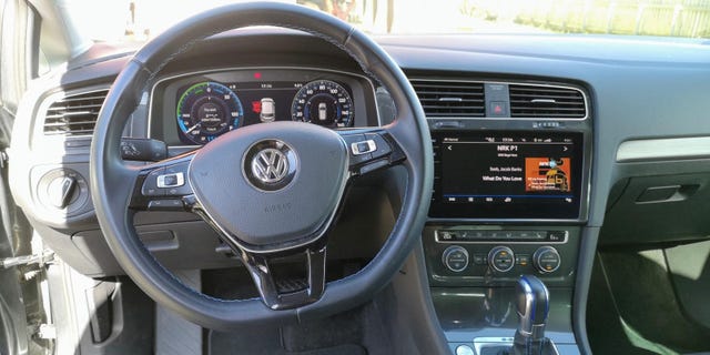 WVWZZZAUZK8908988 2019 VOLKSWAGEN GOLF-3