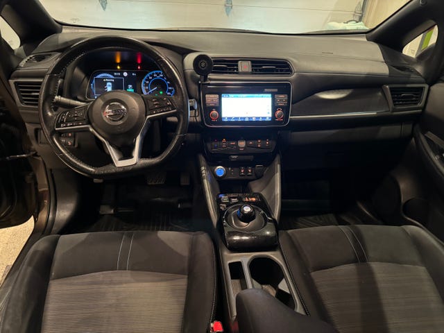 2018 NISSAN LEAF - 18