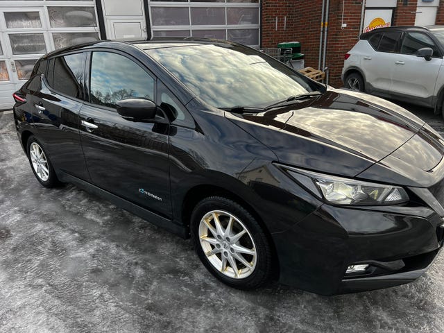 SJNFAAZE1U0015837 2018 NISSAN LEAF-2