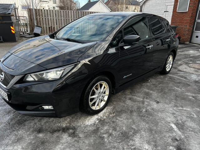 SJNFAAZE1U0015837 2018 NISSAN LEAF-0