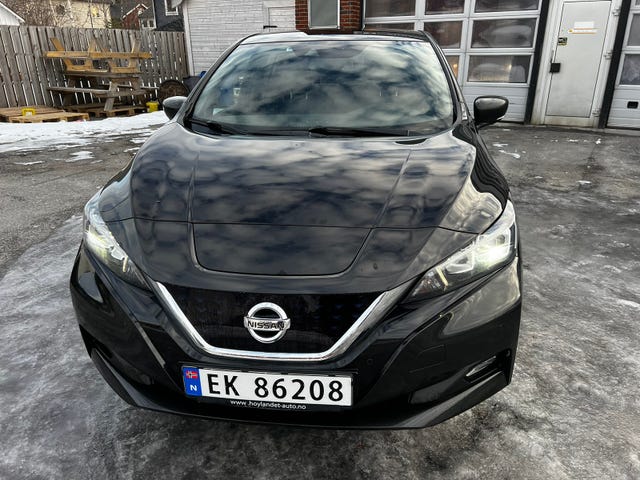 SJNFAAZE1U0015837 2018 NISSAN LEAF-1
