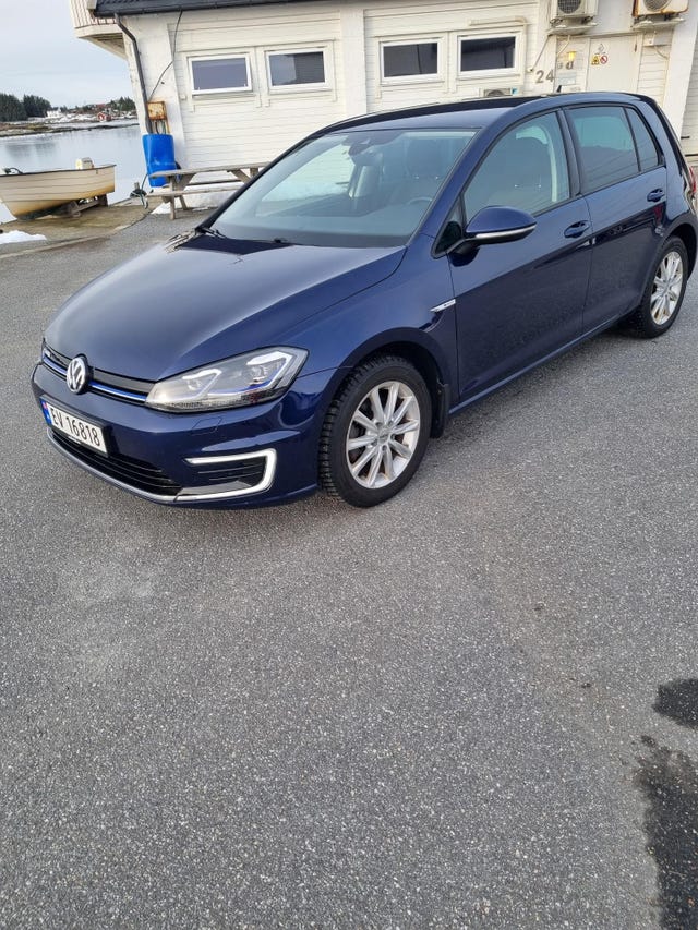 WVWZZZAUZJW908929 2018 VOLKSWAGEN GOLF-1