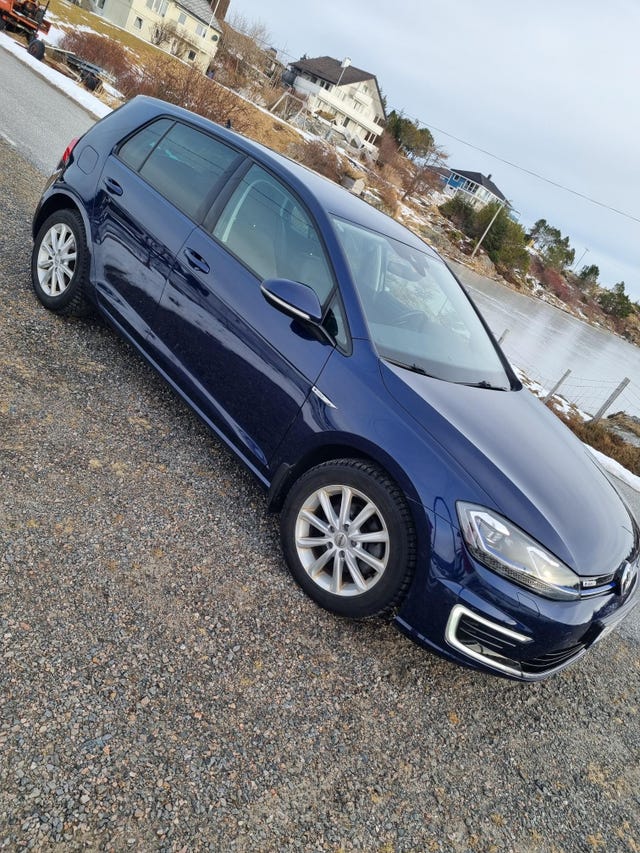WVWZZZAUZJW908929 2018 VOLKSWAGEN GOLF-2