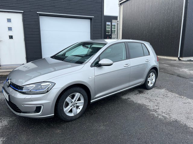 WVWZZZAUZJW906246 2018 VOLKSWAGEN GOLF-0
