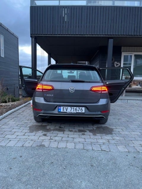 WVWZZZAUZJ8901328 2018 VOLKSWAGEN GOLF-1