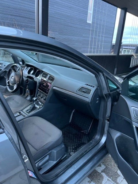 WVWZZZAUZJ8901328 2018 VOLKSWAGEN GOLF-4