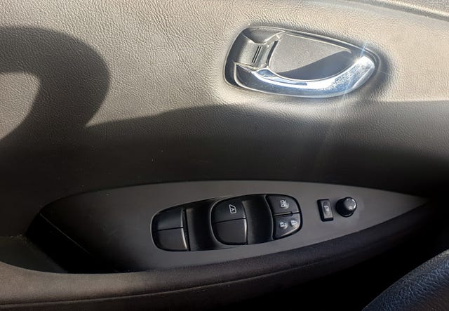 2018 NISSAN LEAF - 15