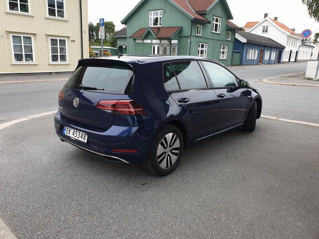 WVWZZZAUZJW903422 2018 VOLKSWAGEN GOLF-3