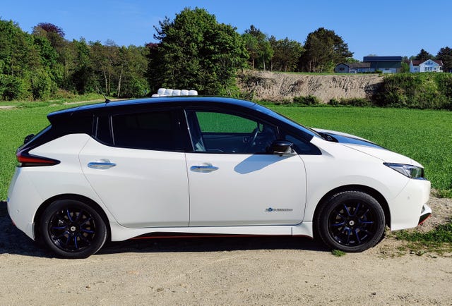 SJNFAAZE1U0028112 2018 NISSAN LEAF-1