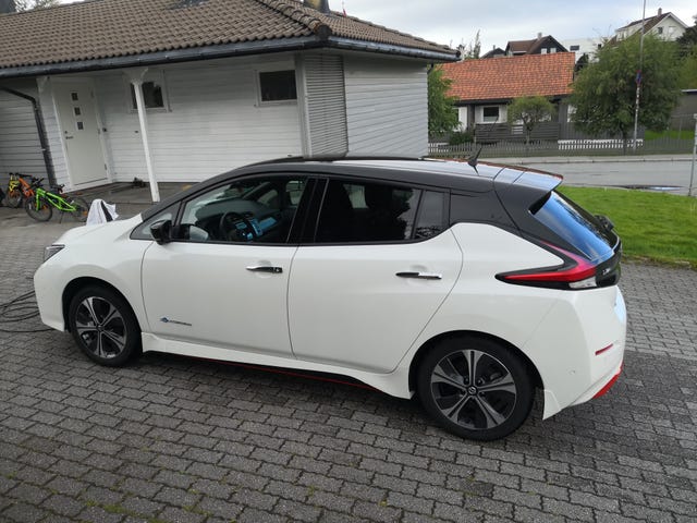 2018 NISSAN LEAF - 12