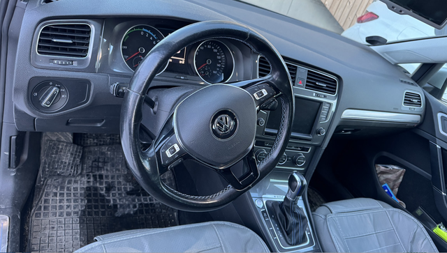 2015 VOLKSWAGEN GOLF - 23