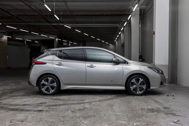 SJNFAAZE1U0018404 2018 NISSAN LEAF-2