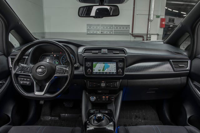 2018 NISSAN LEAF - 18