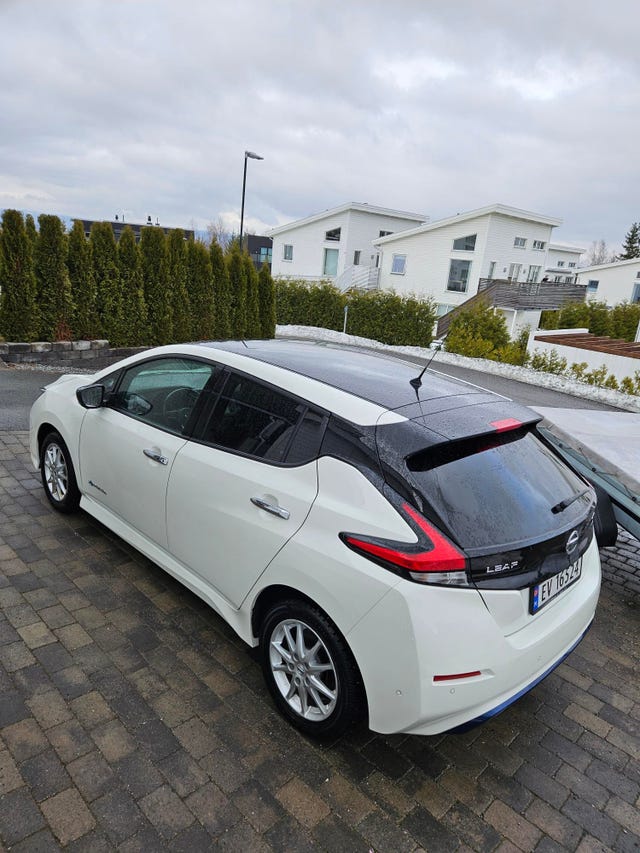 SJNFAAZE1U0024260 2018 NISSAN LEAF-2
