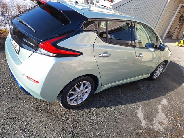 SJNFAAZE1U0017494 2018 NISSAN LEAF-2