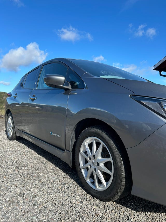 SJNFAAZE1U0024577 2018 NISSAN LEAF-2