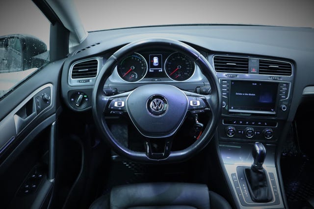 2015 VOLKSWAGEN GOLF - 9
