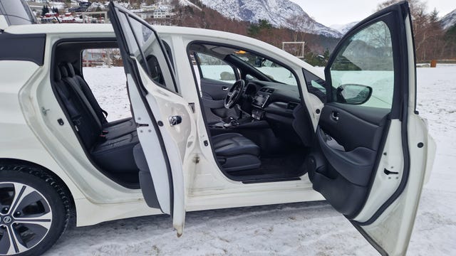 2018 NISSAN LEAF - 35
