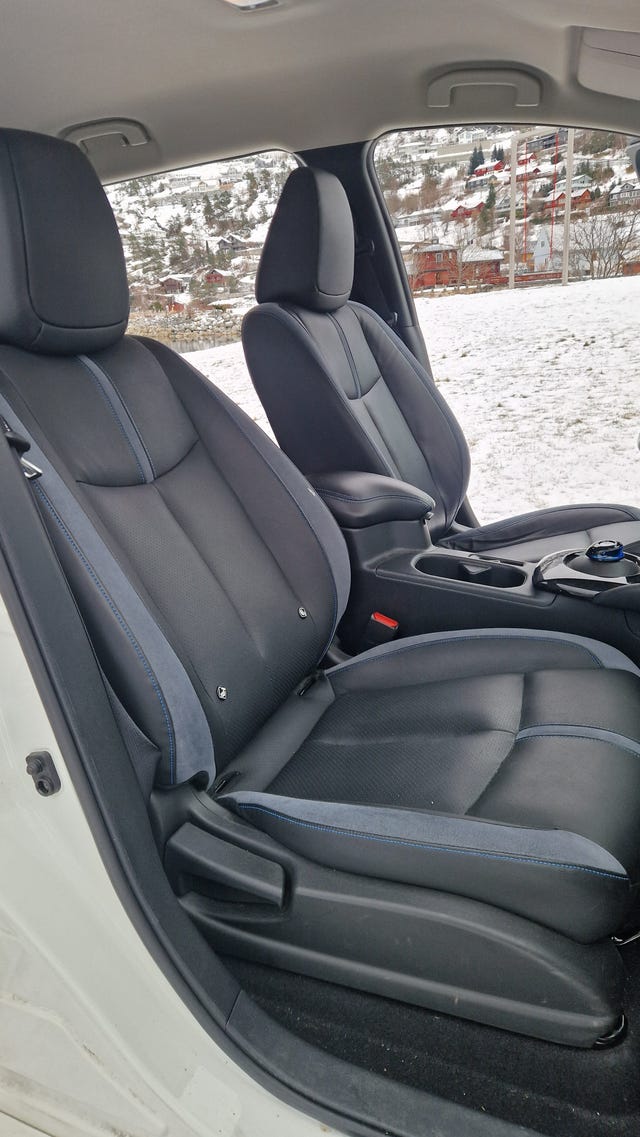 2018 NISSAN LEAF - 32