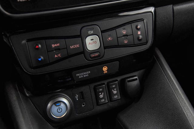 2018 NISSAN LEAF - 17