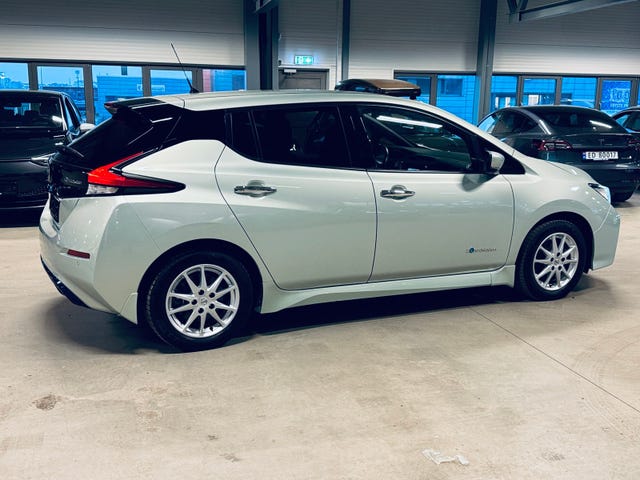 SJNFAAZE1U0004369 2018 NISSAN LEAF-3