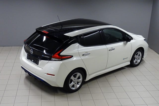 2018 NISSAN LEAF - 18