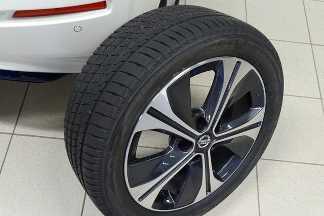 2018 NISSAN LEAF - 24