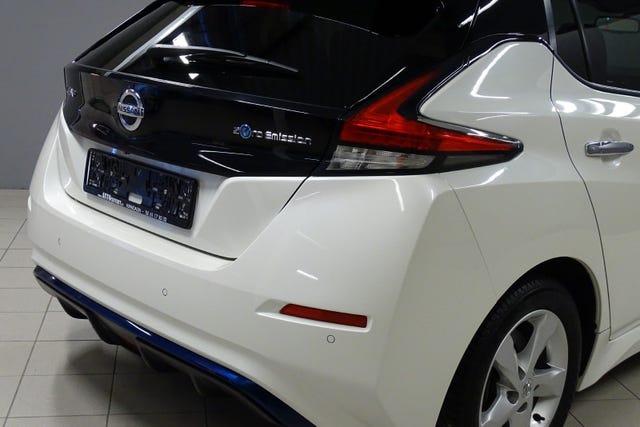 2018 NISSAN LEAF - 12