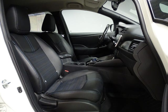 2018 NISSAN LEAF - 32