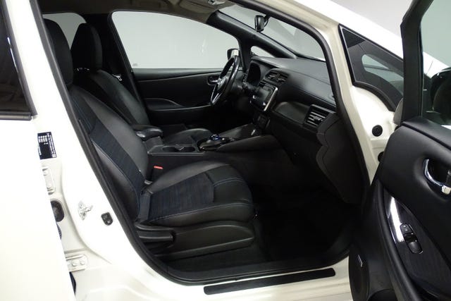 2018 NISSAN LEAF - 30