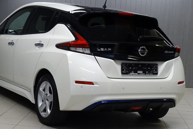 2018 NISSAN LEAF - 17
