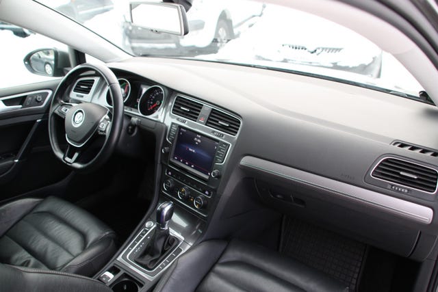 2015 VOLKSWAGEN GOLF - 26