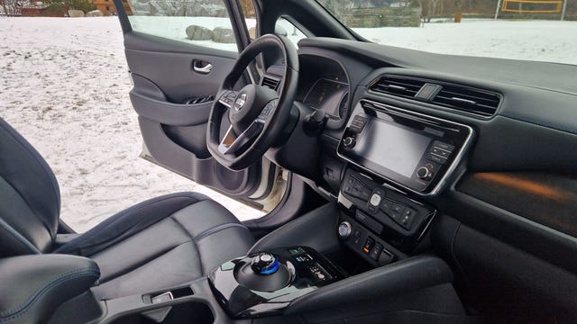2018 NISSAN LEAF - 30