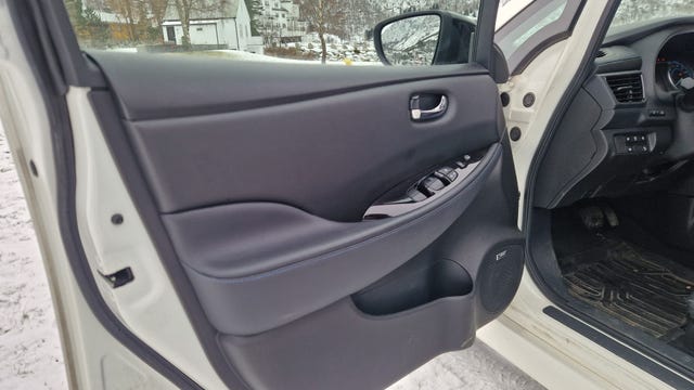 2018 NISSAN LEAF - 39